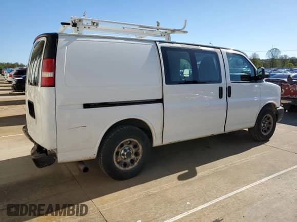 2012 Chevrolet Express Cargo with VIN 1GCSGAFX0C1171148, listed as a Copart auction lot 84558235 with 252,018 mi miles and Salvage title. Bid and sale history available at DreamBid. Image 3.