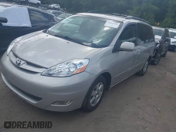 2009 Toyota Sienna XLE with VIN 5TDZK22C79S257834, listed as a IAAI auction lot 43212146 with 184,750 mi miles and . Bid and sale history available at DreamBid. Image 2.