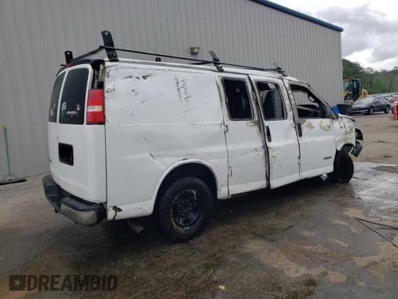 2006 Chevrolet Express Cargo z VIN 1GCGG25V761150846, wystawiony jako Copart lot #53393885 z przebiegiem 266 200 mil mil oraz Nie do naprawy • Non repairable. Historia ofert i sprzedaży dostępna na DreamBid. Obrazek 3.