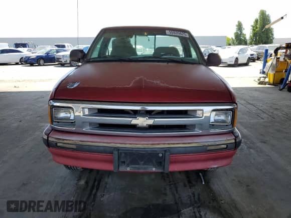 1997 Chevrolet S-10 LS with VIN 1GCCS1440V8149351, listed as a Copart auction lot 55935625 with 167,894 mi miles and Salvage title. Bid and sale history available at DreamBid. Image 5.