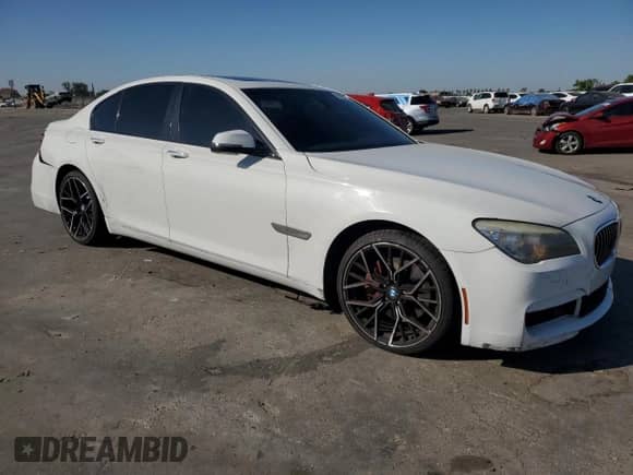 2014 BMW 7 Series 740i с VIN WBAYA6C54ED144402, выставлен на аукционе Copart как лот 63025295 с пробегом Не указан миль и Списание • Salvage title. История ставок и продаж доступна на DreamBid. Изображение 4.