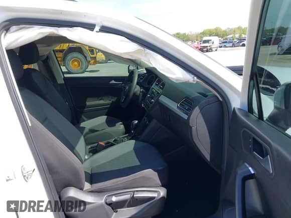 2019 Volkswagen Tiguan S с VIN 3VV0B7AX0KM027036, выставлен на аукционе IAAI как лот 42202681 с пробегом 75 192 миль миль и . История ставок и продаж доступна на DreamBid. Изображение 5.