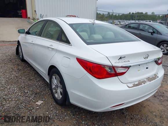 2013 Hyundai Sonata GLS z VIN 5NPEB4AC9DH735746, wystawiony jako IAAI lot #43376524 z przebiegiem 214 159 mil mil oraz . Historia ofert i sprzedaży dostępna na DreamBid. Obrazek 3.