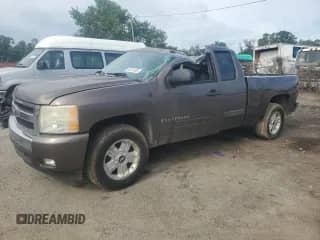 2007 Chevrolet Silverado 1500 2LT с VIN 2GCEK19JX71594855, выставлен на аукционе Copart как лот 63231605 с пробегом 236 982 миль миль и Списание • Salvage title. История ставок и продаж доступна на DreamBid. Изображение 1.