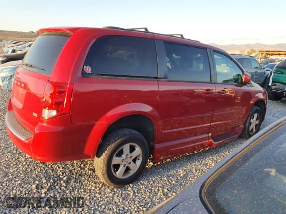 2013 Dodge Grand Caravan SXT with VIN 2C4RDGCG3DR637568, listed as a Copart auction lot 84172945 with 77,946 mi miles and Salvage title. Bid and sale history available at DreamBid. Image 3.