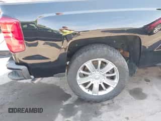 2017 Chevrolet Silverado 1500 High Country z VIN 3GCUKTEJ7HG276911, wystawiony jako IAAI lot #43107368 z przebiegiem 85 995 mil mil oraz . Historia ofert i sprzedaży dostępna na DreamBid. Obrazek 6.