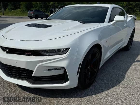 2024 Chevrolet Camaro 2SS z VIN 1G1FH1R72R0109574, wystawiony jako Copart lot #49052515 z przebiegiem 6 531 mil mil oraz Czysty tytuł • Clean title. Historia ofert i sprzedaży dostępna na DreamBid. Obrazek 2.