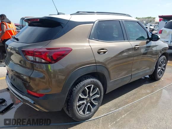 2021 Chevrolet TrailBlazer ACTIV z VIN KL79MVSL5MB080760, wystawiony jako IAAI lot #42774047 z przebiegiem 107 810 mil mil oraz . Historia ofert i sprzedaży dostępna na DreamBid. Obrazek 4.