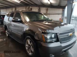 2014 Chevrolet Tahoe LS с VIN 1GNSCAE04ER101213, выставлен на аукционе IAAI как лот 41904821 с пробегом 155 133 миль миль и . История ставок и продаж доступна на DreamBid. Изображение 1.