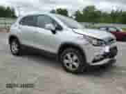 2021 Chevrolet Trax LS с VIN KL7CJNSB5MB301148, выставлен на аукционе Copart как лот 63672795 с пробегом 40 466 миль миль и Списание • Salvage title. История ставок и продаж доступна на DreamBid. Изображение 4.