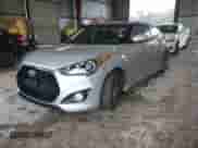 2013 Hyundai Veloster Turbo с VIN KMHTC6AE6DU079671, выставлен на аукционе IAAI как лот 43577765 с пробегом 139 477 миль миль и . История ставок и продаж доступна на DreamBid. Изображение 2.