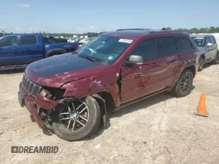 2017 Jeep Grand Cherokee Trailhawk z VIN 1C4RJFLT8HC610333, wystawiony jako Copart lot #55815145 z przebiegiem 143 132 mil mil oraz Szkoda całkowita • Salvage title. Historia ofert i sprzedaży dostępna na DreamBid. Obrazek 1.