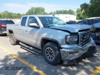 2018 GMC Sierra 1500 SLE z VIN 1GTV2MEC7JZ258104, wystawiony jako IAAI lot #42998438 z przebiegiem 147 379 mil mil oraz . Historia ofert i sprzedaży dostępna na DreamBid. Obrazek 1.