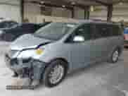 2017 Toyota Sienna XLE z VIN 5TDYZ3DC5HS853615, wystawiony jako Copart lot #68695805 z przebiegiem 77 167 mil mil oraz Szkoda całkowita • Salvage title. Historia ofert i sprzedaży dostępna na DreamBid. Obrazek 1.