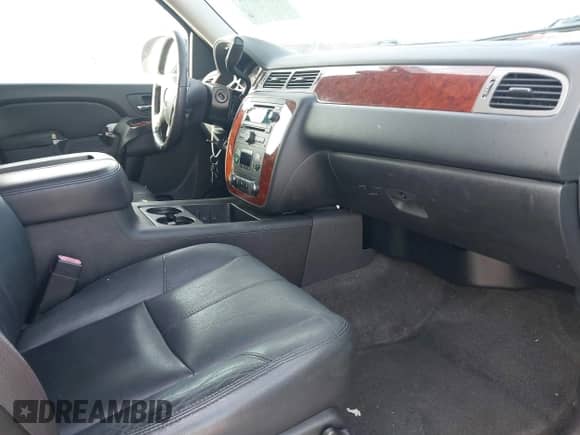 2014 Chevrolet Tahoe LT with VIN 1GNSCBE07ER120098, listed as a IAAI auction lot 42623461 with 166,170 mi miles and . Bid and sale history available at DreamBid. Image 5.
