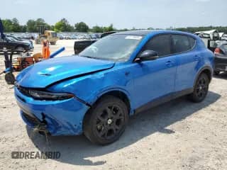 2023 Dodge Hornet GT Plus z VIN ZACNDFBN4P3A07633, wystawiony jako Copart lot #57776695 z przebiegiem 37 563 mil mil oraz Nie do naprawy • Non repairable. Historia ofert i sprzedaży dostępna na DreamBid. Obrazek 1.