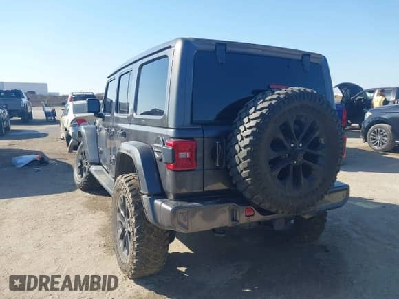 2021 Jeep Wrangler Unlimited Sahara Altitude z VIN 1C4HJXEN9MW618188, wystawiony jako IAAI lot #41674142 z przebiegiem 66 302 mil mil oraz . Historia ofert i sprzedaży dostępna na DreamBid. Obrazek 3.