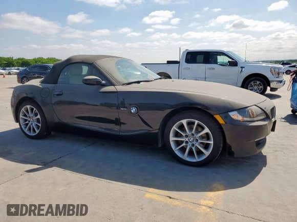 2008 BMW Z4 3.0i с VIN 4USBU33558LW75661, выставлен на аукционе Copart как лот 55009155 с пробегом 163 292 миль миль и Чистый • Clean title. История ставок и продаж доступна на DreamBid. Изображение 4.