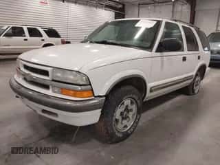 2000 Chevrolet Blazer LS с VIN 1GNDT13WXY2262940, выставлен на аукционе IAAI как лот 43275569 с пробегом 242 273 миль миль и . История ставок и продаж доступна на DreamBid. Изображение 2.