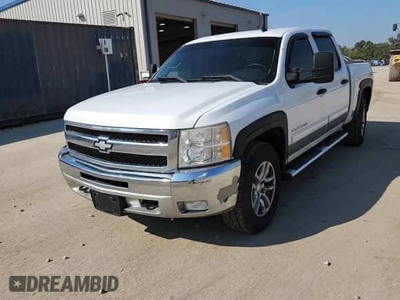 2011 Chevrolet Silverado 1500 LT with VIN 3GCPKSE38BG327025, listed as a Copart auction lot 81982475 with 205,326 mi miles and Non repairable. Bid and sale history available at DreamBid. Image 13.