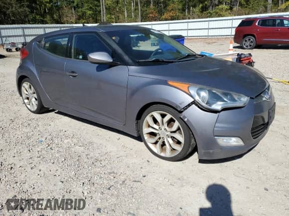 2013 Hyundai Veloster w/Black Int z VIN KMHTC6AD2DU144524, wystawiony jako Copart lot #86604965 z przebiegiem 101 979 mil mil oraz Czysty tytuł • Clean title. Historia ofert i sprzedaży dostępna na DreamBid. Obrazek 4.