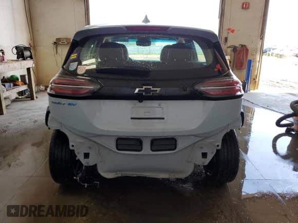 2023 Chevrolet Bolt EV 2LT z VIN 1G1FX6S02P4130315, wystawiony jako Copart lot #64375683 z przebiegiem 6 708 mil mil oraz . Historia ofert i sprzedaży dostępna na DreamBid. Obrazek 6.