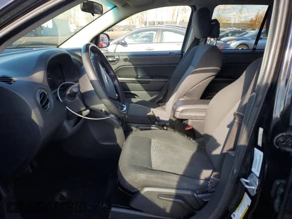 2010 Jeep Compass Sport z VIN 1J4NT1FB3AD641479, wystawiony jako Copart lot #79859594 z przebiegiem 173 768 mil mil oraz Szkoda całkowita • Salvage title. Historia ofert i sprzedaży dostępna na DreamBid. Obrazek 7.