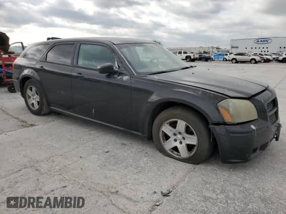2005 Dodge Magnum SE z VIN 2D4FV48V65H166659, wystawiony jako Copart lot #53880845 z przebiegiem 240 798 mil mil oraz Nie do naprawy • Non repairable. Historia ofert i sprzedaży dostępna na DreamBid. Obrazek 4.