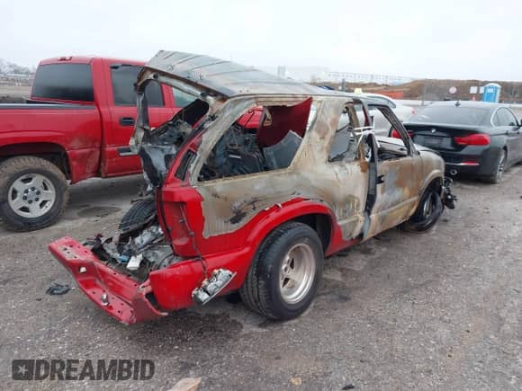 2001 Chevrolet Blazer LS with VIN 1GNCS18W91K256978, listed as a IAAI auction lot 41532812 with Not provided miles and . Bid and sale history available at DreamBid. Image 4.