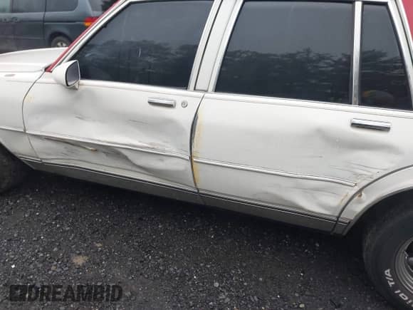 1988 Chevrolet Caprice Classic с VIN 1G1BN51H5JA131618, выставлен на аукционе IAAI как лот 42495791 с пробегом 128 161 миль миль и . История ставок и продаж доступна на DreamBid. Изображение 6.