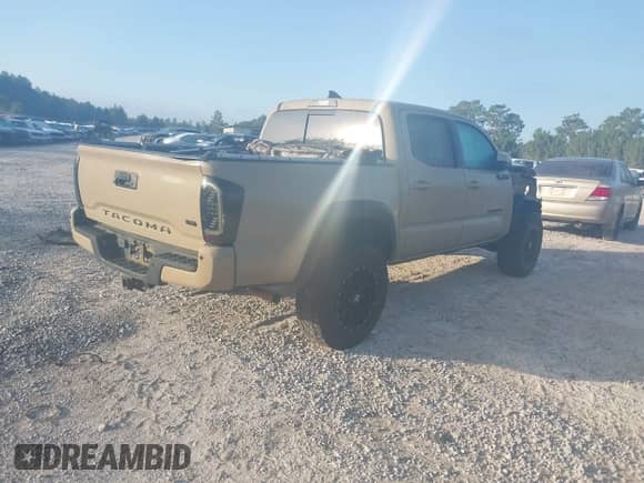 2017 Toyota Tacoma SR5 with VIN 3TMCZ5AN9HM105462, listed as a IAAI auction lot 43274681 with 96,665 mi miles and . Bid and sale history available at DreamBid. Image 4.
