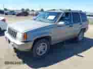 1998 Jeep Grand Cherokee Limited z VIN 1J4GZ78S1WC302742, wystawiony jako IAAI lot #43024107 z przebiegiem 155 196 mil mil oraz . Historia ofert i sprzedaży dostępna na DreamBid. Obrazek 2.