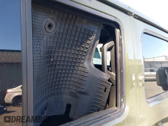 2022 Jeep Wrangler Unlimited Rubicon 392 with VIN 1C4JJXSJ5NW208332, listed as a IAAI auction lot 41517128 with Not provided miles and . Bid and sale history available at DreamBid. Image 18.