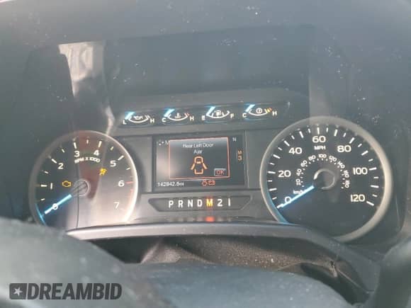 2016 Ford F-150 XL z VIN 1FTEW1CPXGFB82073, wystawiony jako Copart lot #82570455 z przebiegiem 142 842 mil mil oraz Czysty tytuł • Clean title. Historia ofert i sprzedaży dostępna na DreamBid. Obrazek 9.