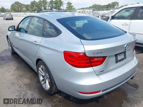 2014 BMW 3 Series 335i Gran Turismo xDrive z VIN WBA3X9C56ED867937, wystawiony jako IAAI lot #43277050 z przebiegiem 132 707 mil mil oraz . Historia ofert i sprzedaży dostępna na DreamBid. Obrazek 3.