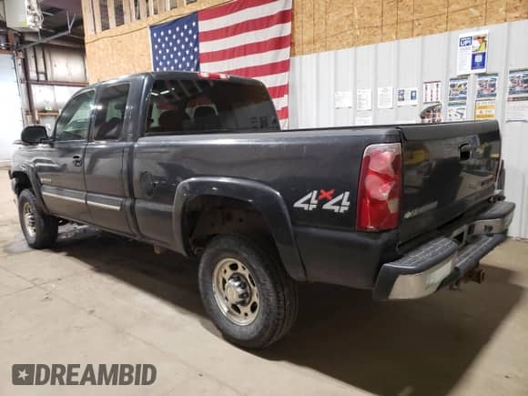 2003 Chevrolet Silverado 2500HD LT z VIN 1GCHK29G03E374026, wystawiony jako Copart lot #66545055 z przebiegiem 121 815 mil mil oraz Czysty tytuł • Clean title. Historia ofert i sprzedaży dostępna na DreamBid. Obrazek 2.