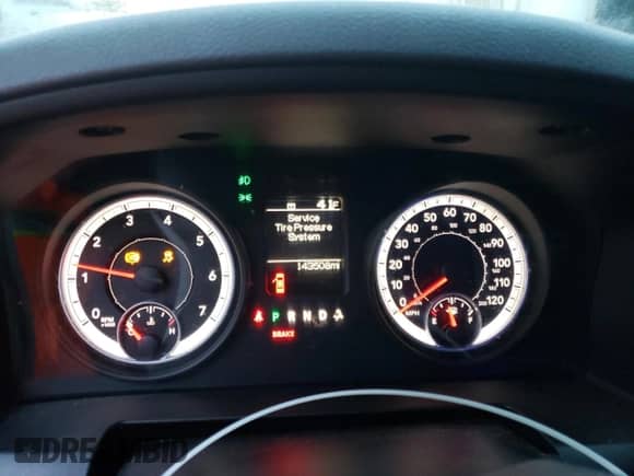 2013 Ram 1500 Express z VIN 1C6RR7FT2DS648559, wystawiony jako Copart lot #80926525 z przebiegiem 143 508 mil mil oraz Czysty tytuł • Clean title. Historia ofert i sprzedaży dostępna na DreamBid. Obrazek 9.