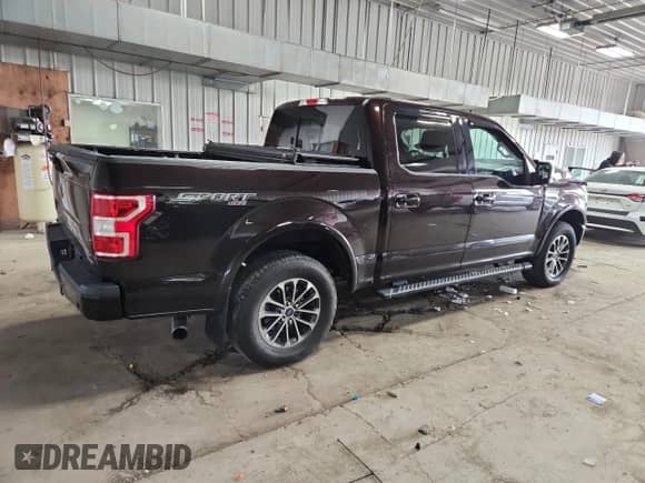 2018 Ford F-150 XLT z VIN 1FTEW1EP7JFB82021, wystawiony jako Copart lot #87015425 z przebiegiem 178 331 mil mil oraz Nie do naprawy • Non repairable. Historia ofert i sprzedaży dostępna na DreamBid. Obrazek 3.