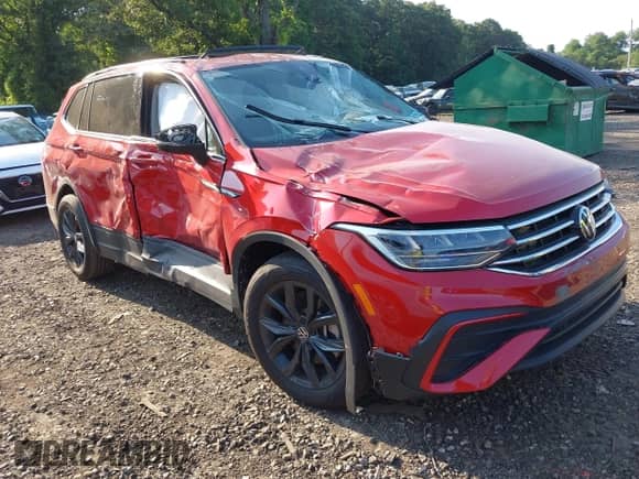 2024 Volkswagen Tiguan SE с VIN 3VVMB7AX9RM103865, выставлен на аукционе IAAI как лот 42817436 с пробегом 4 554 миль миль и . История ставок и продаж доступна на DreamBid. Изображение 13.