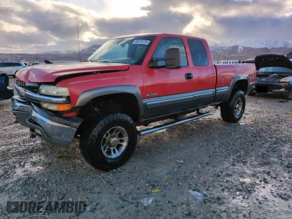 2000 Chevrolet Silverado 2500 LS with VIN 1GCGK29U0YE414906, listed as a Copart auction lot 86576724 with 338,132 mi miles and Salvage title. Bid and sale history available at DreamBid. Image 1.