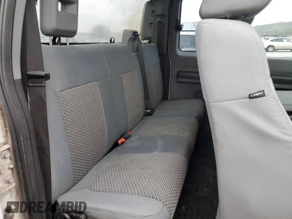 2013 Ford F-250 XL z VIN 1FT7X2A64DEB17792, wystawiony jako Copart lot #51159425 z przebiegiem 246 495 mil mil oraz Czysty tytuł • Clean title. Historia ofert i sprzedaży dostępna na DreamBid. Obrazek 10.