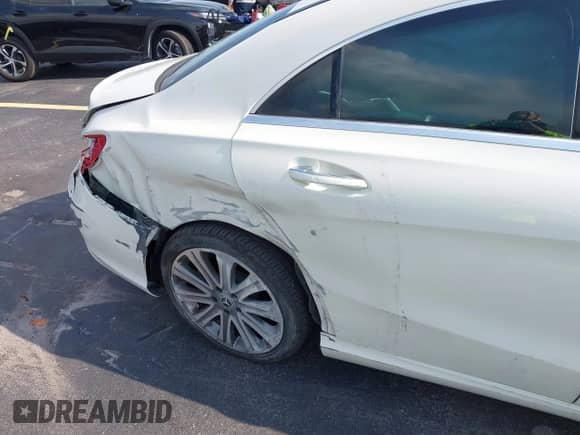 2018 Mercedes-Benz CLA 250 с VIN WDDSJ4EB0JN586457, выставлен на аукционе IAAI как лот 43046695 с пробегом 103 409 миль миль и . История ставок и продаж доступна на DreamBid. Изображение 6.