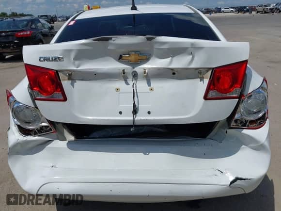 2014 Chevrolet Cruze LS z VIN 1G1PA5SH0E7200220, wystawiony jako IAAI lot #42929141 z przebiegiem 162 898 mil mil oraz . Historia ofert i sprzedaży dostępna na DreamBid. Obrazek 6.