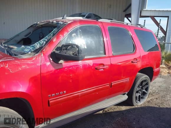 2013 Chevrolet Tahoe LT с VIN 1GNSCBE04DR327966, выставлен на аукционе IAAI как лот 42100794 с пробегом 208 088 миль миль и . История ставок и продаж доступна на DreamBid. Изображение 14.