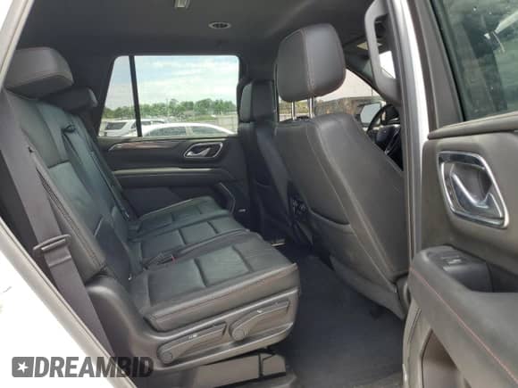 2021 Chevrolet Tahoe RST z VIN 1GNSCRKD9MR395972, wystawiony jako Copart lot #55987375 z przebiegiem 107 689 mil mil oraz Szkoda całkowita • Salvage title. Historia ofert i sprzedaży dostępna na DreamBid. Obrazek 11.
