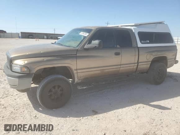 2000 Dodge 2500 z VIN 1B7KC2369YJ167684, wystawiony jako Copart lot #51384395 z przebiegiem 377 933 mil mil oraz Czysty tytuł • Clean title. Historia ofert i sprzedaży dostępna na DreamBid. Obrazek 1.