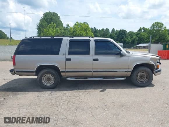 1999 Chevrolet Suburban with VIN 3GNGC26J8XG144488, listed as a IAAI auction lot 42486287 with 219,196 mi miles and . Bid and sale history available at DreamBid. Image 13.