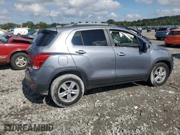 2020 Chevrolet Trax LT z VIN 3GNCJLSB0LL328141, wystawiony jako Copart lot #83783365 z przebiegiem Nie podano mil oraz Czysty tytuł • Clean title. Historia ofert i sprzedaży dostępna na DreamBid. Obrazek 3.