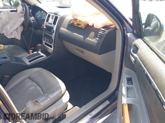 2006 Chrysler 300 C with VIN 2C3KA63H36H489707, listed as a IAAI auction lot 42786947 with 163,909 mi miles and . Bid and sale history available at DreamBid. Image 5.