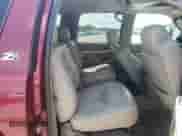 2004 Chevrolet Suburban Z71 z VIN 3GNFK16Z84G207597, wystawiony jako Copart lot #61999745 z przebiegiem 226 376 mil mil oraz Szkoda całkowita • Salvage title. Historia ofert i sprzedaży dostępna na DreamBid. Obrazek 11.